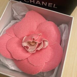 Vintage Chanel hair/pin clip